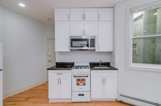 Building Photo - 1058 Avenue C