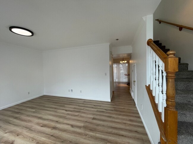 Building Photo - 3 Bedroom Townhome by BYU