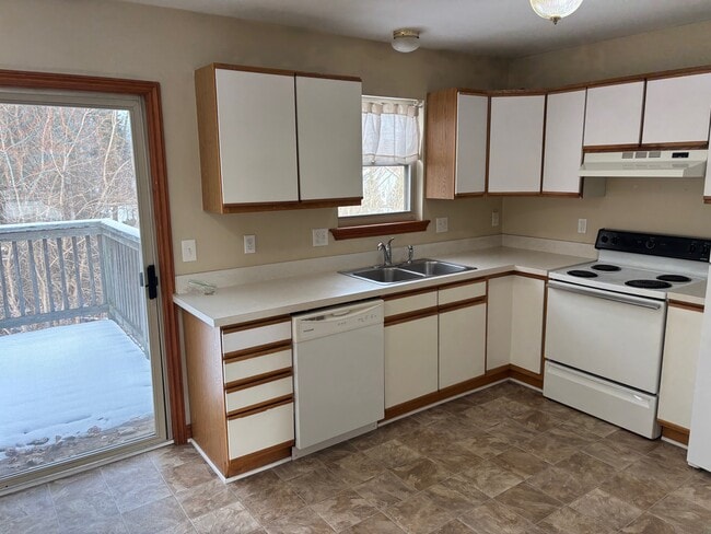 Building Photo - 3758 W Water St