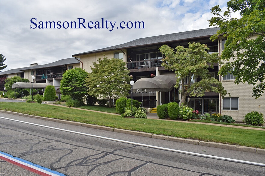 Building Photo - 400 Narragansett Pkwy