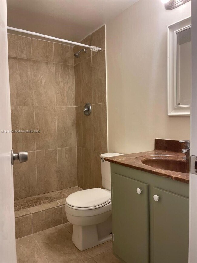 Building Photo - 3123 Oakland Shores Dr