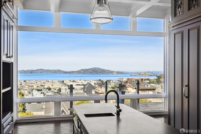 Building Photo - 2336 Broadway