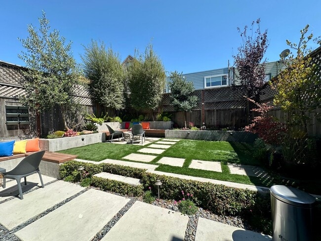 Building Photo - Modern & Bright 3BR/2BA Single-Family Home...