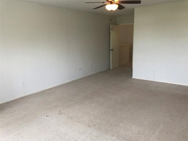 Building Photo - 5718 Silas Creek Ct