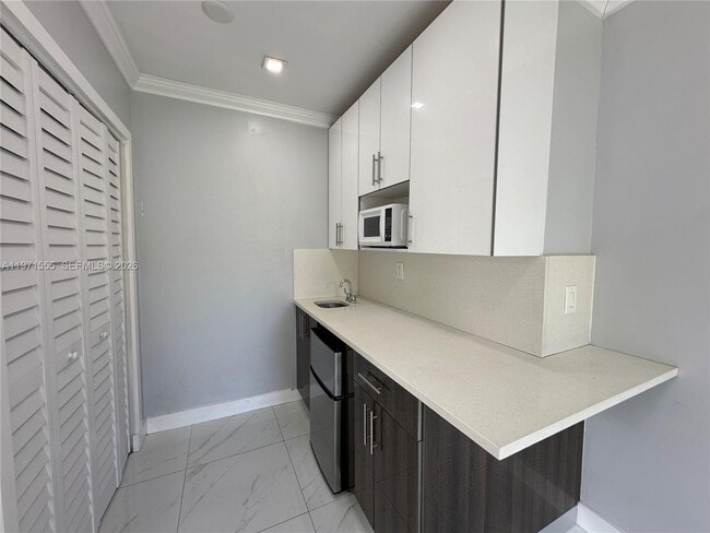 Building Photo - 3035 SW 27th Terrace