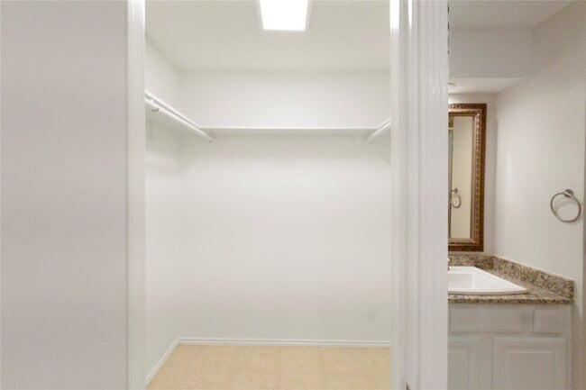 Building Photo - 921 Marine Dr