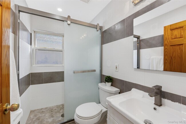 Building Photo - 75 Ranch Ln
