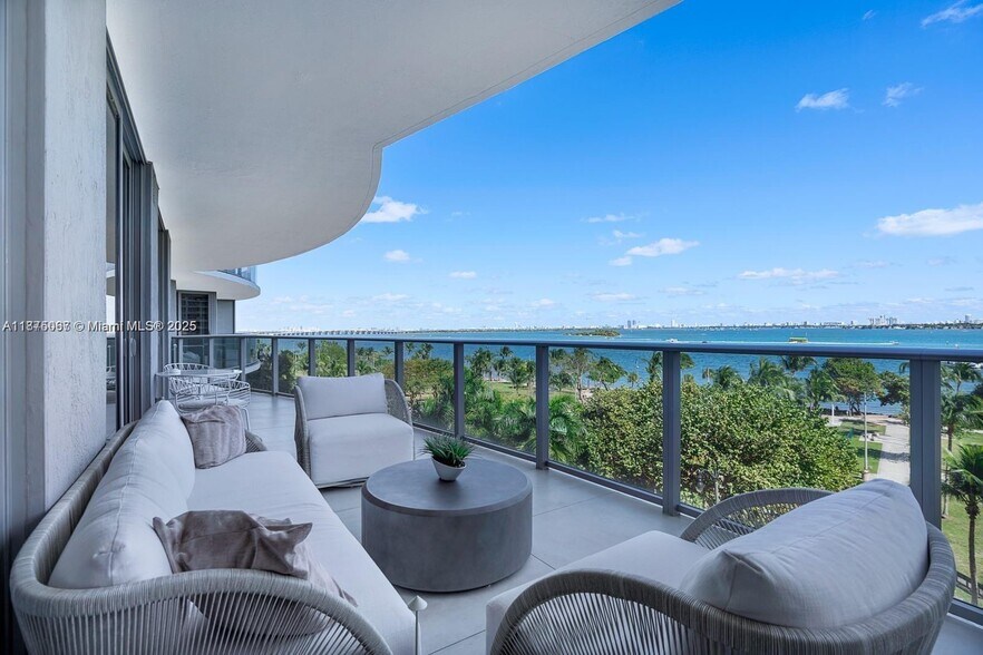 Building Photo - 488 NE 18th St