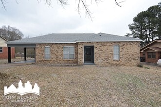 Building Photo - 3782 Wychemere Dr