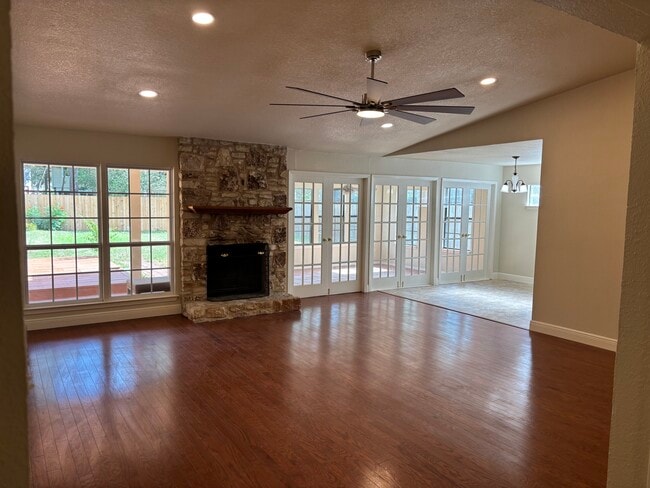 Building Photo - 4605 Pelham Dr