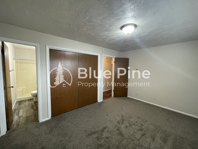 Building Photo - 678 Foster Dr