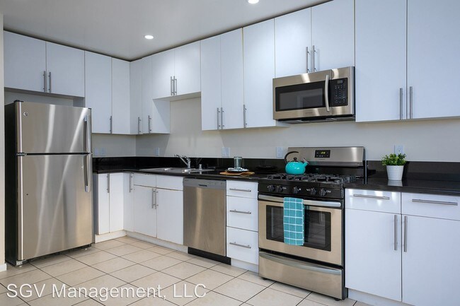 Building Photo - 518 E Washington Blvd