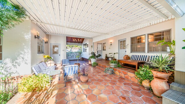 Building Photo - Burbank Wonder Years house