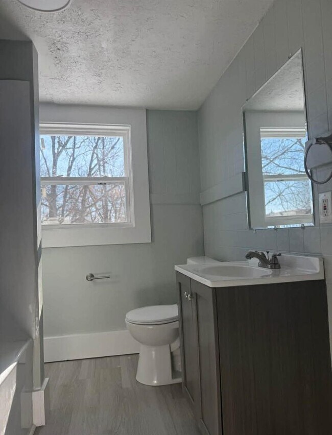 Building Photo - Remodeled two bedroom gem!