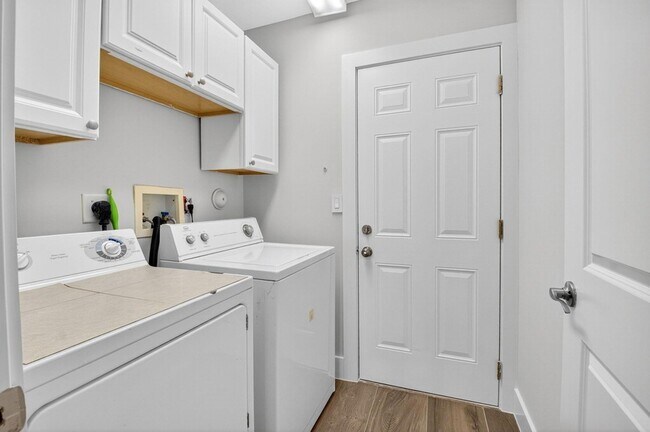 Building Photo - 7306 Spinnaker Bay Dr