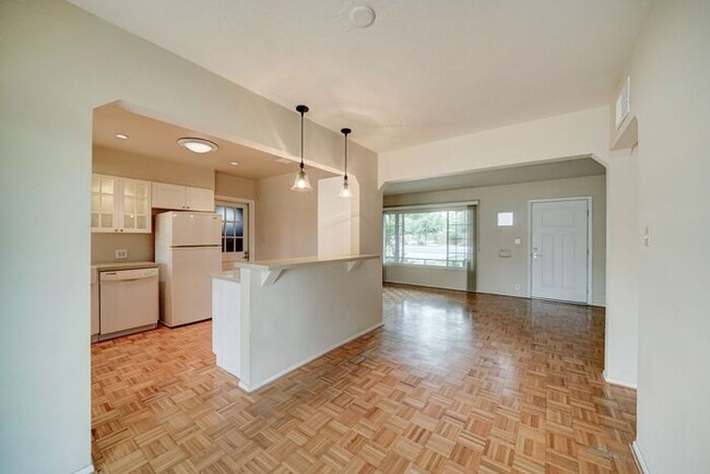 Building Photo - COMING SOON! Charming 2-Bedroom Rental in ...