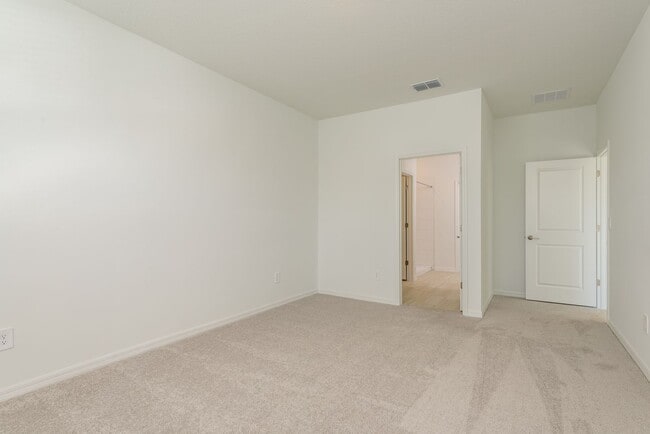 Building Photo - 18234 Pleasantview Blvd