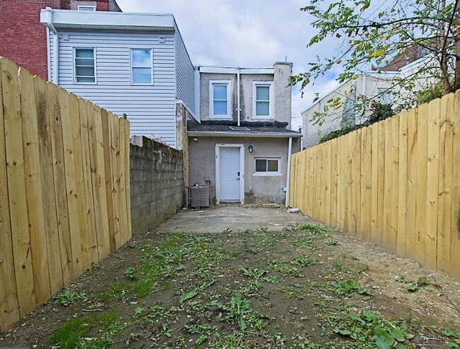 Building Photo - 1961 N Croskey St