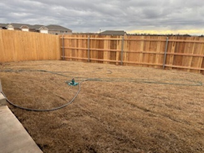 Building Photo - New Home! 1st month free!