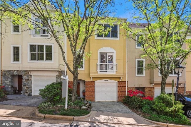 Building Photo - 3814 Woodlawn Ct
