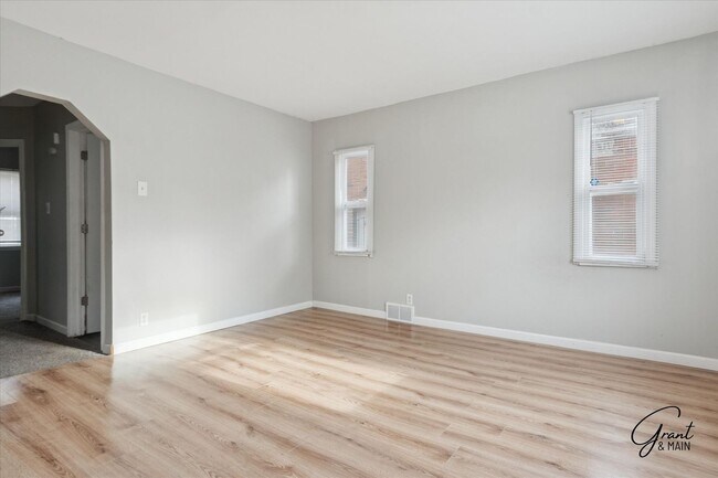 Building Photo - $1300 3 bedroom bungalow