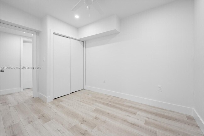 Building Photo - 129 SW 9th Ave