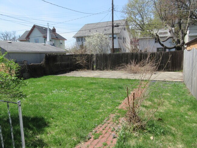 Building Photo - 2409 Deming Ave