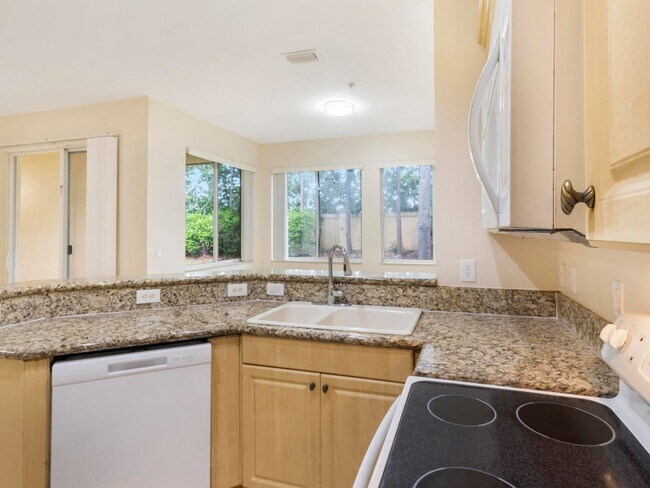 Building Photo - Coventry Townhomes
