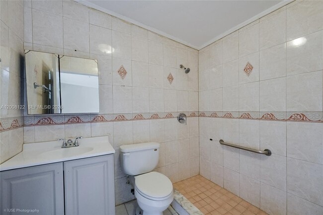 Building Photo - 166 E 17th St