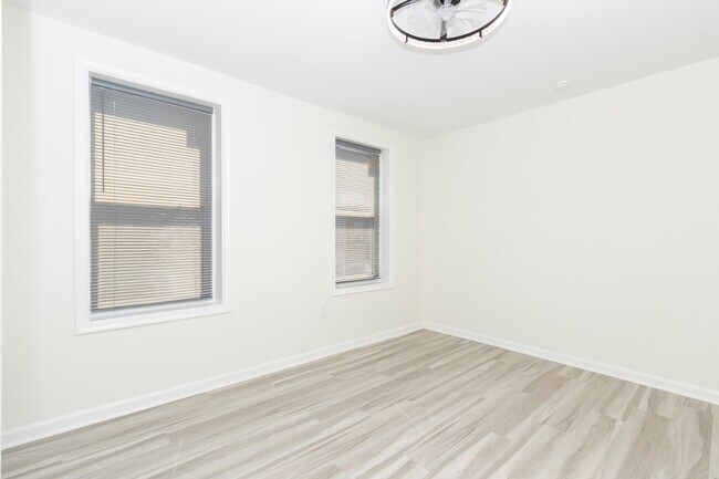 Building Photo - 2711 Oakford St