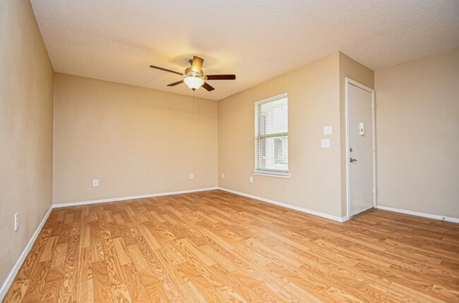 Building Photo - 427 Martin St