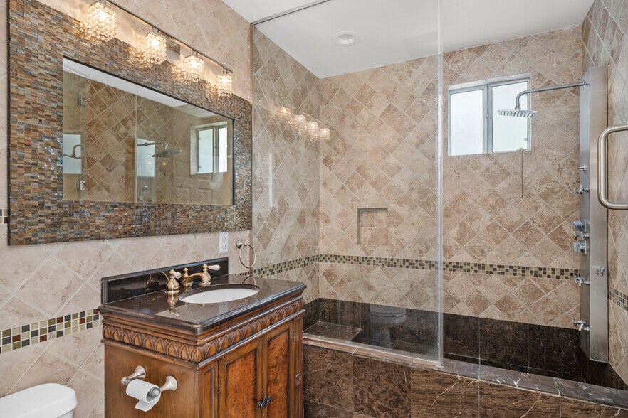 Building Photo - 4442 Saint Clair Ave