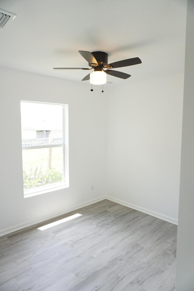 Building Photo - 1173 W 28th St