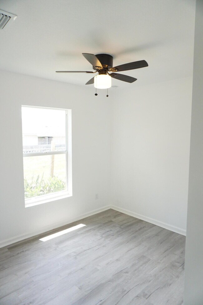 Building Photo - 1181 W 28th St