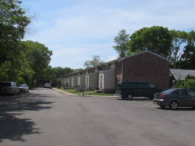 In Line Apartment Complex - 62 Oak St