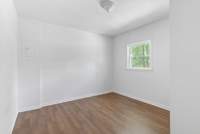 Building Photo - 422 Longwood Ave