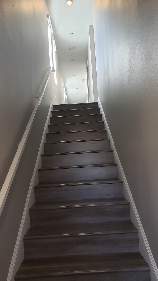 Building Photo - 2057 W Florence Ave