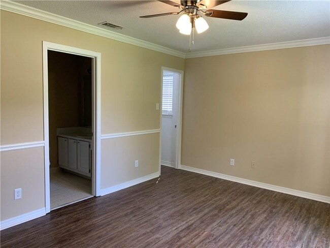 Building Photo - 2329 Genoa Dr