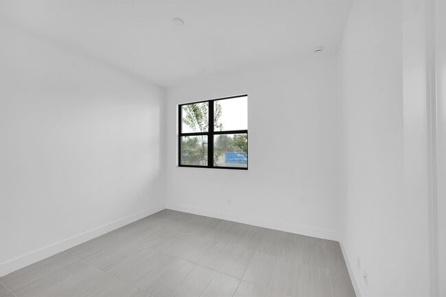 Building Photo - 13917 Vivant Dr