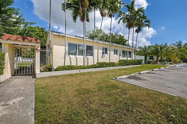 Building Photo - 841 NE 90th St