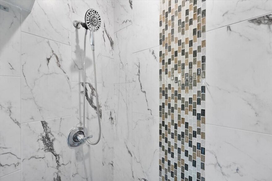 Building Photo - 18 W Elder St