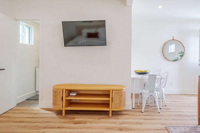 Building Photo - 5534 Alcove Ave