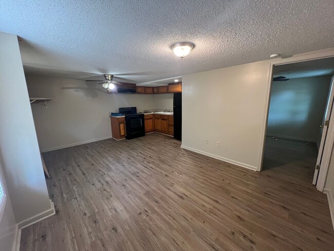 Building Photo - 2508 11th Ct