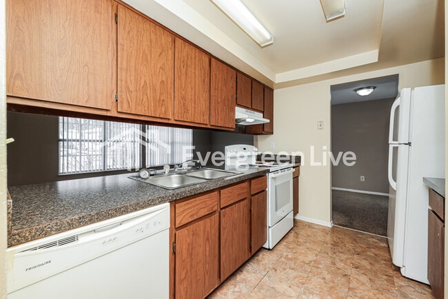 Building Photo - 5714 Troy Villa Blvd