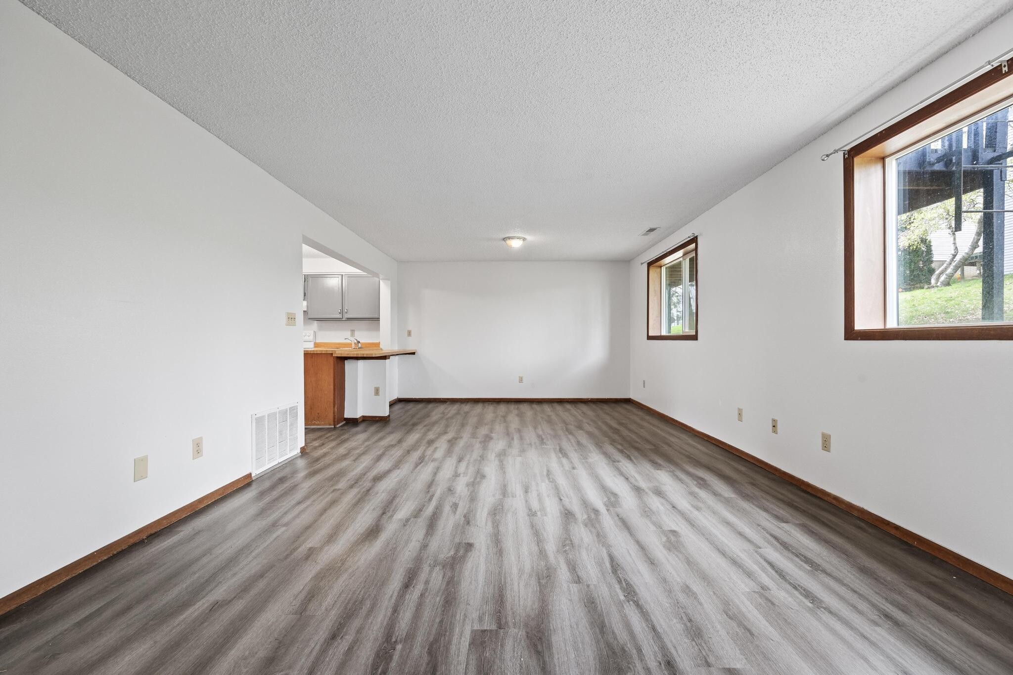 Building Photo - 740 Westwinds Dr