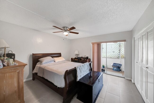 Building Photo - 2812 Garden Dr S