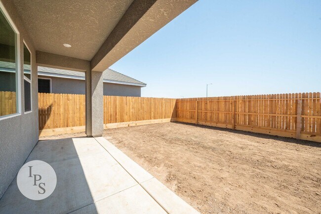 Building Photo - 2808 N Vahe Ave