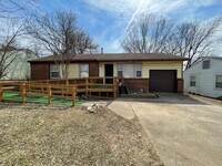 Building Photo - Charming West Tulsa 3 Bed 1.5 Bath House