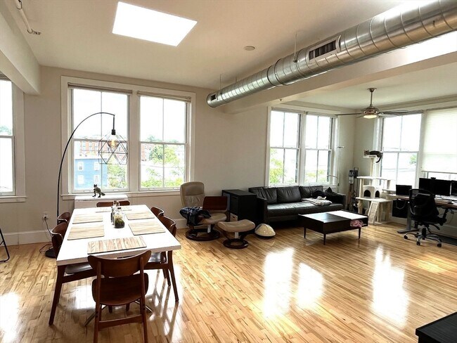 Primary Photo - 43 Park St