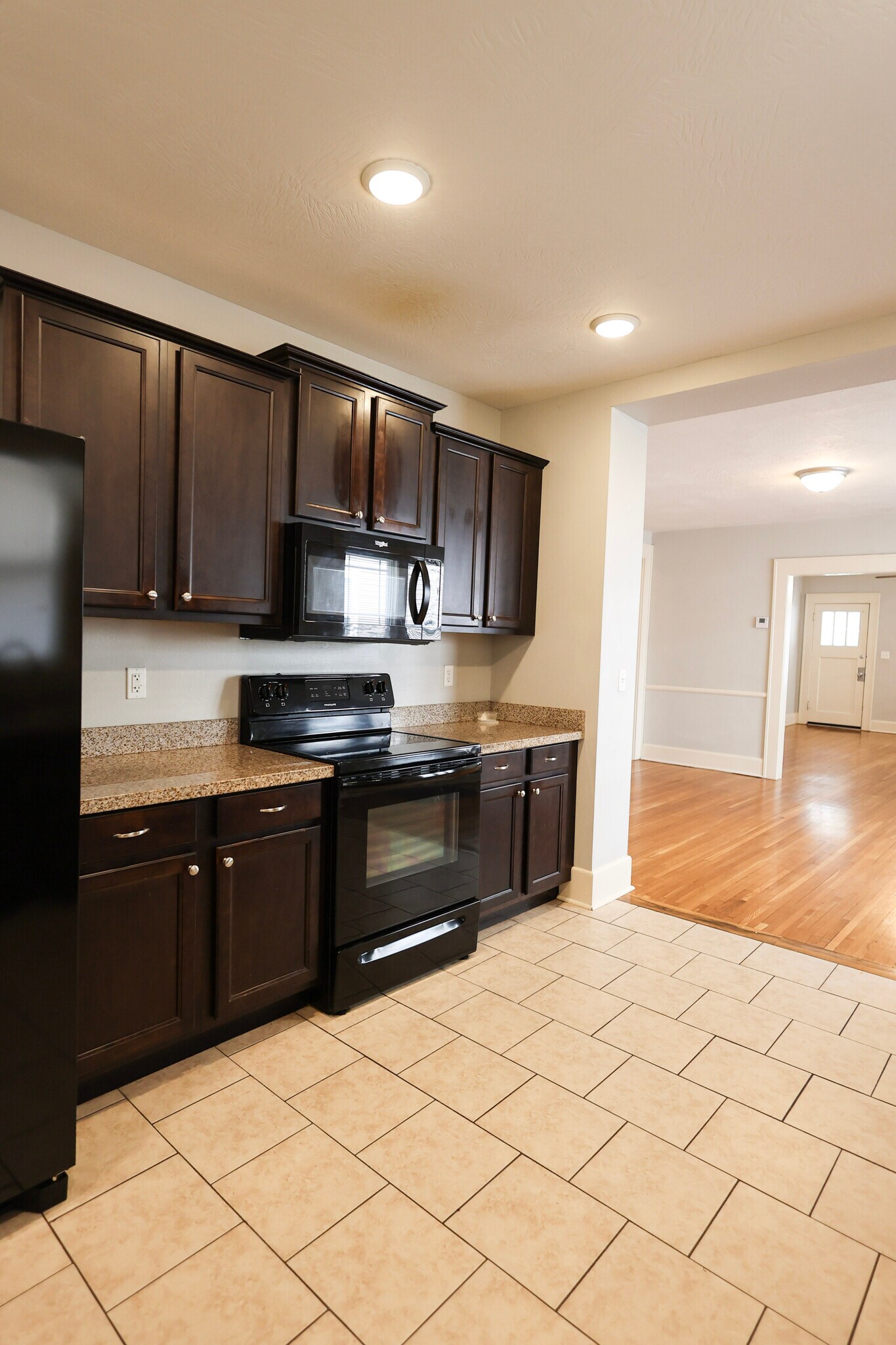 Building Photo - 1351 E Cherry St